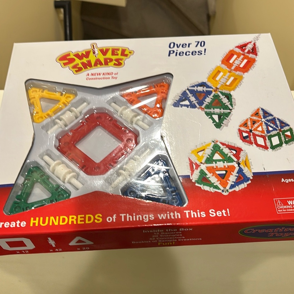 Swivel snaps toy